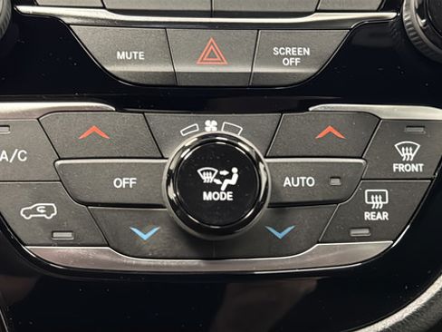 New 2027 Chrysler Pacifica Select FWD image 16