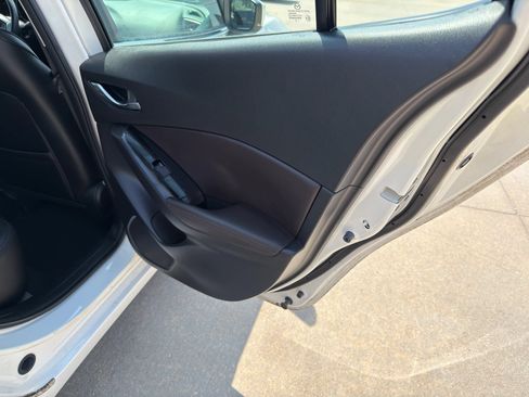 Used 2018 MAZDA MAZDA3 Touring FWD image 29