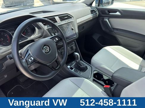 Used 2019 Volkswagen Tiguan SE w/ Panoramic Sunroof Package FWD image 11