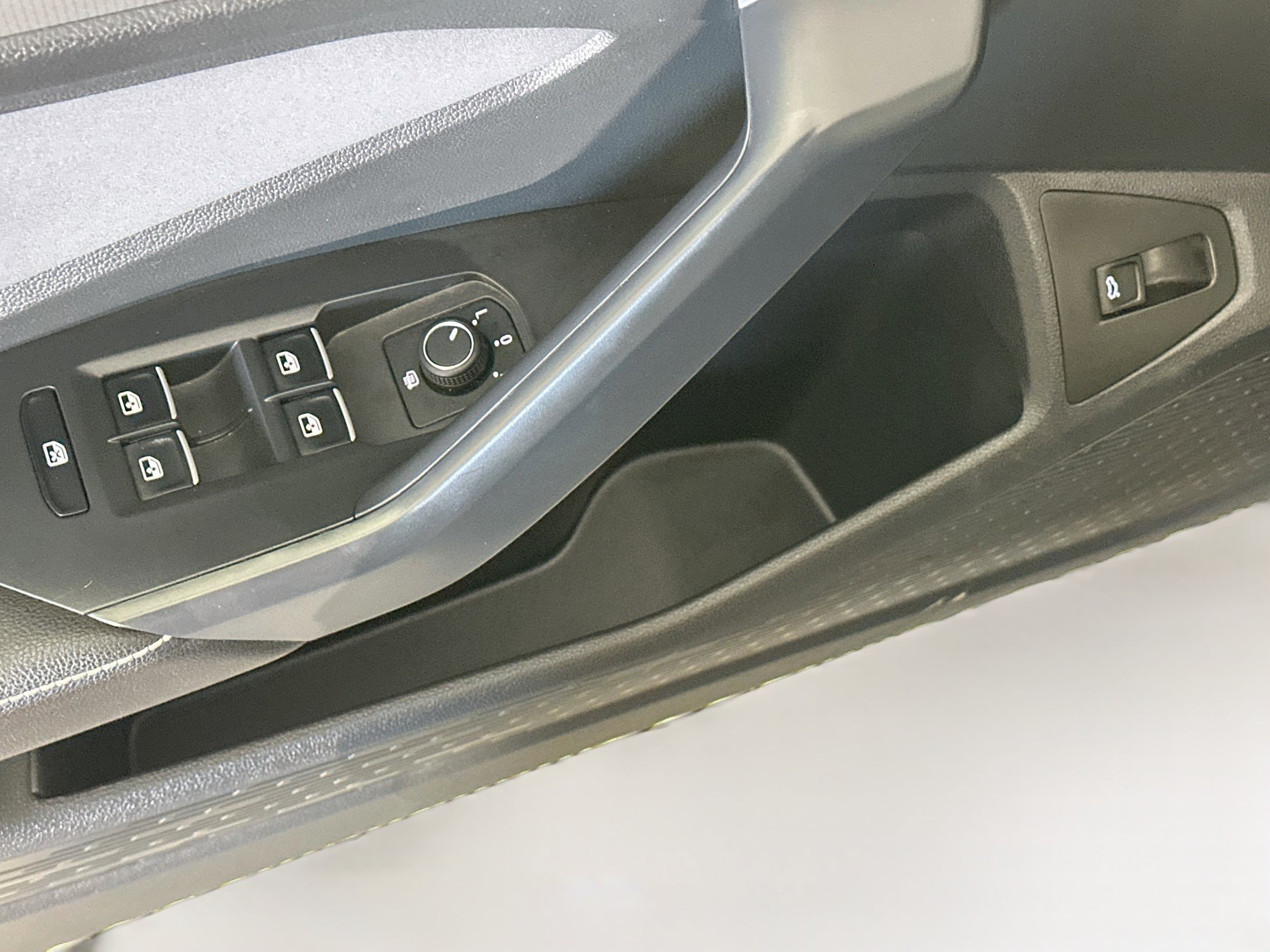 Used 2025 Volkswagen Jetta SE FWD image 15