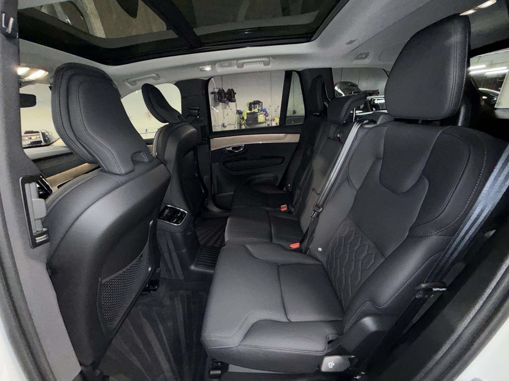 Certified 2025 Volvo XC90 T8 Plus w/ Protection Package Premier AWD/4WD image 19