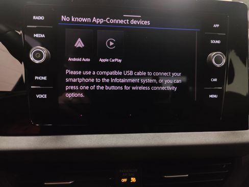 Used 2025 Volkswagen Jetta SE w/ Sunroof Package image 19