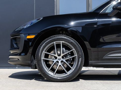 Certified 2026 Porsche Macan AWD/4WD image 13