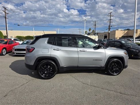 Used 2022 Jeep Compass Altitude image 3