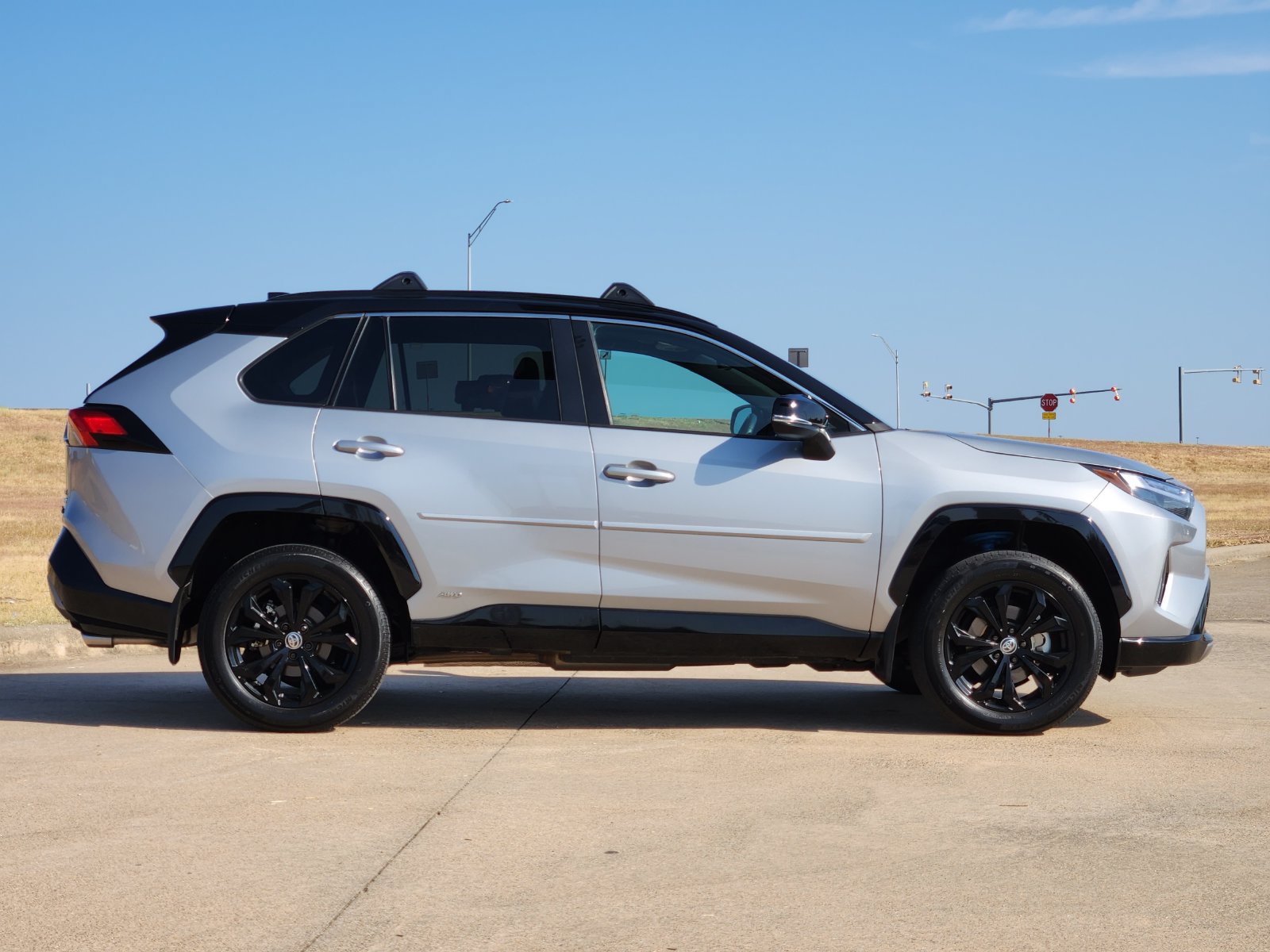 Used 2023 Toyota RAV4 XSE AWD/4WD image 8
