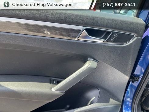 Used 2017 Volkswagen Passat 1.8T SEL Premium FWD image 26