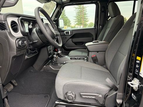 New 2026 Jeep Gladiator Sport AWD/4WD image 10