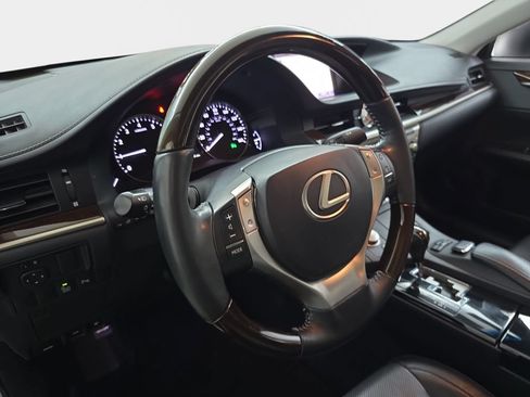 Used 2014 Lexus ES 350 w/ Luxury Package FWD image 18