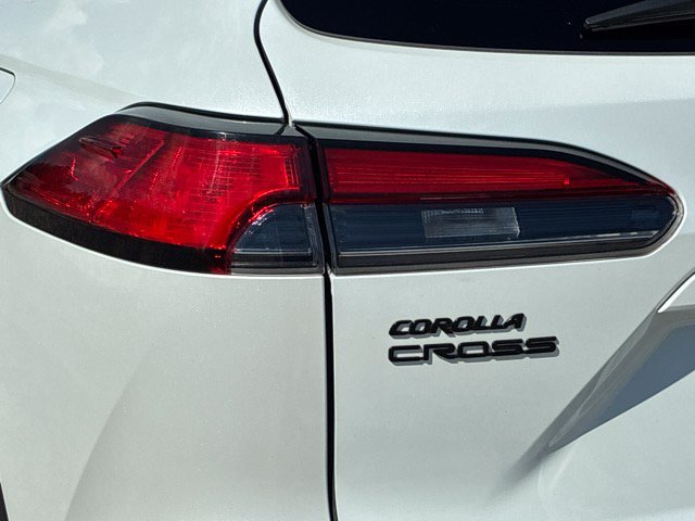 Used 2022 Toyota Corolla Cross XLE w/ Convenience Package AWD/4WD image 13