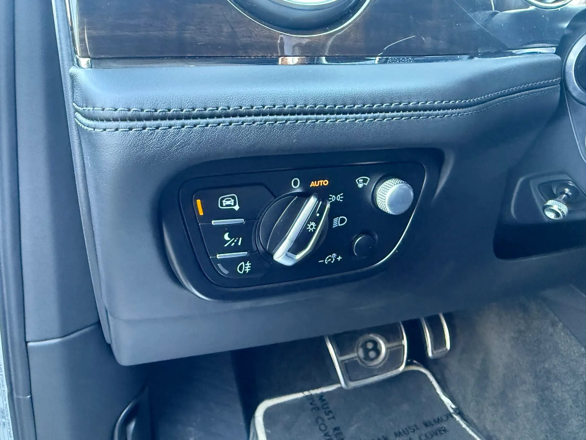Used 2019 Bentley Bentayga AWD/4WD image 18
