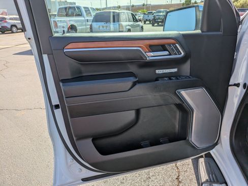 Used 2023 GMC Sierra 1500 Denali AWD/4WD image 12