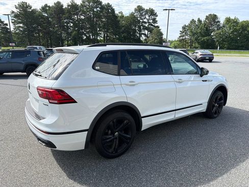 Used 2024 Volkswagen Tiguan SE R-Line AWD/4WD image 9