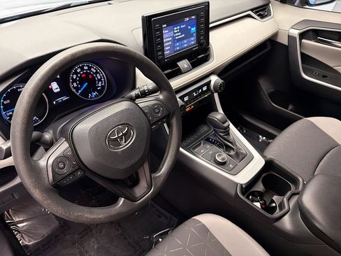 Used 2020 Toyota RAV4 XLE image 7