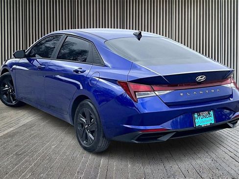 Used 2023 Hyundai Elantra SEL w/ Cargo Package image 2