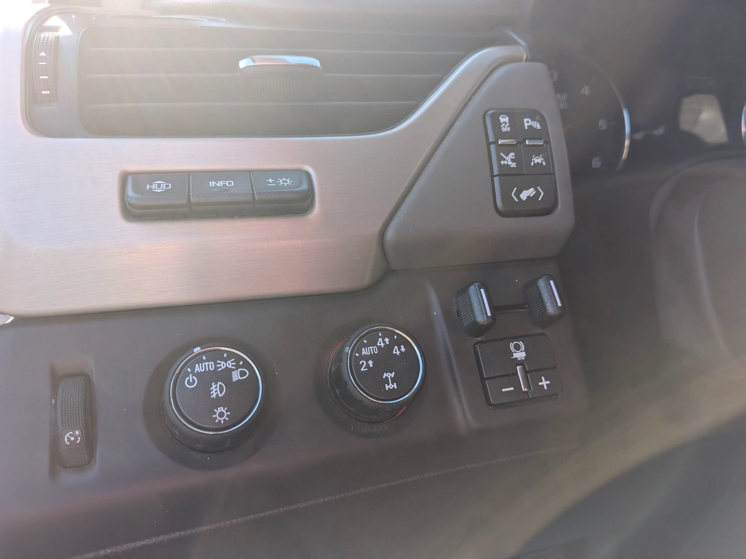Used 2016 GMC Yukon Denali w/ Open Road Package AWD/4WD image 26
