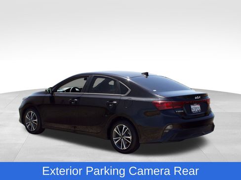 Used 2023 Kia Forte LXS w/ LXS Technology Package FWD image 6