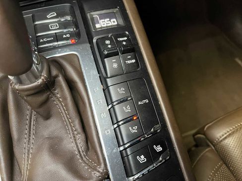 Used 2018 Porsche Macan image 32