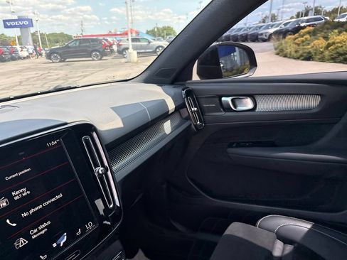 Used 2022 Volvo XC40 T5 R-Design w/ Advanced Package AWD/4WD image 27