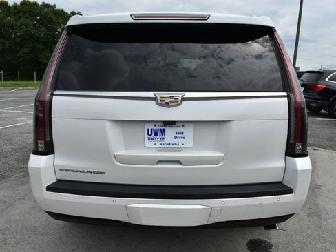 Used 2017 Cadillac Escalade Luxury RWD image 7