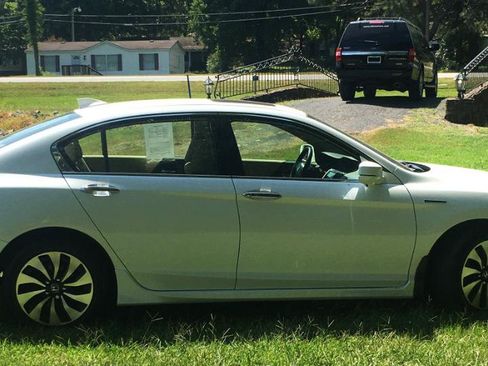 Used 2017 Honda Accord Touring image 6