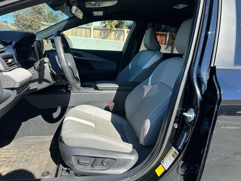 Used 2025 Toyota Camry SE image 6