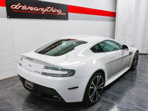Used 2011 Aston Martin V12 Vantage Coupe image 23