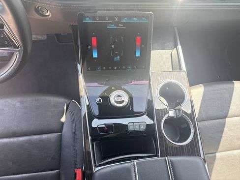 Used 2025 Cadillac Escalade Premium Luxury AWD/4WD image 18
