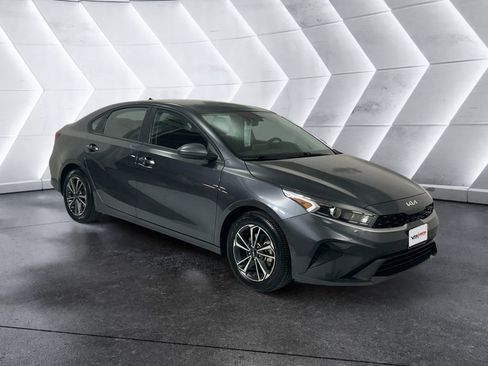Used 2023 Kia Forte LXS image 1