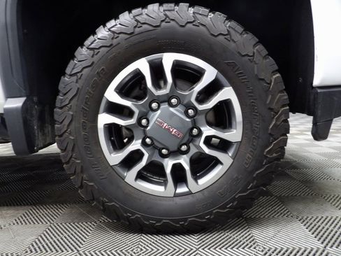 Used 2023 GMC Sierra 2500 AT4 w/ AT4 Preferred Package image 8