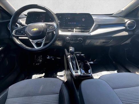 Used 2024 Chevrolet Trax LT w/ Driver Confidence Package FWD image 16