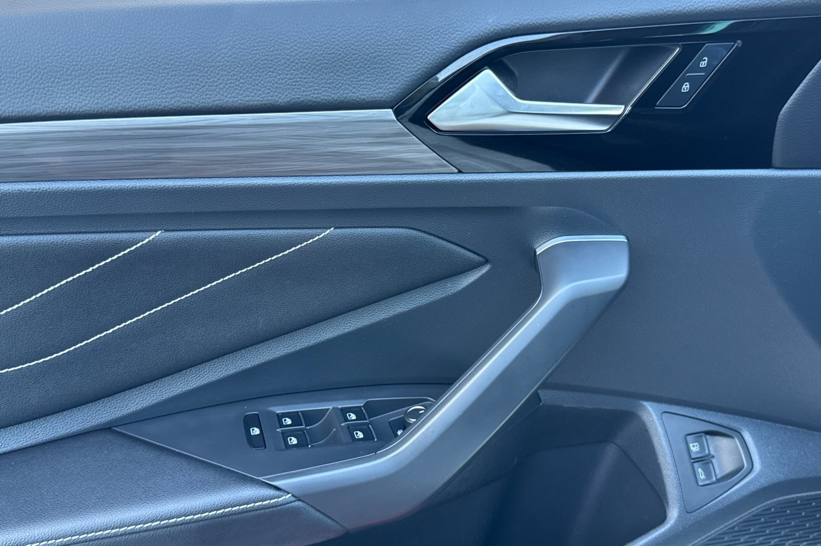 Used 2023 Volkswagen Jetta SEL FWD image 11
