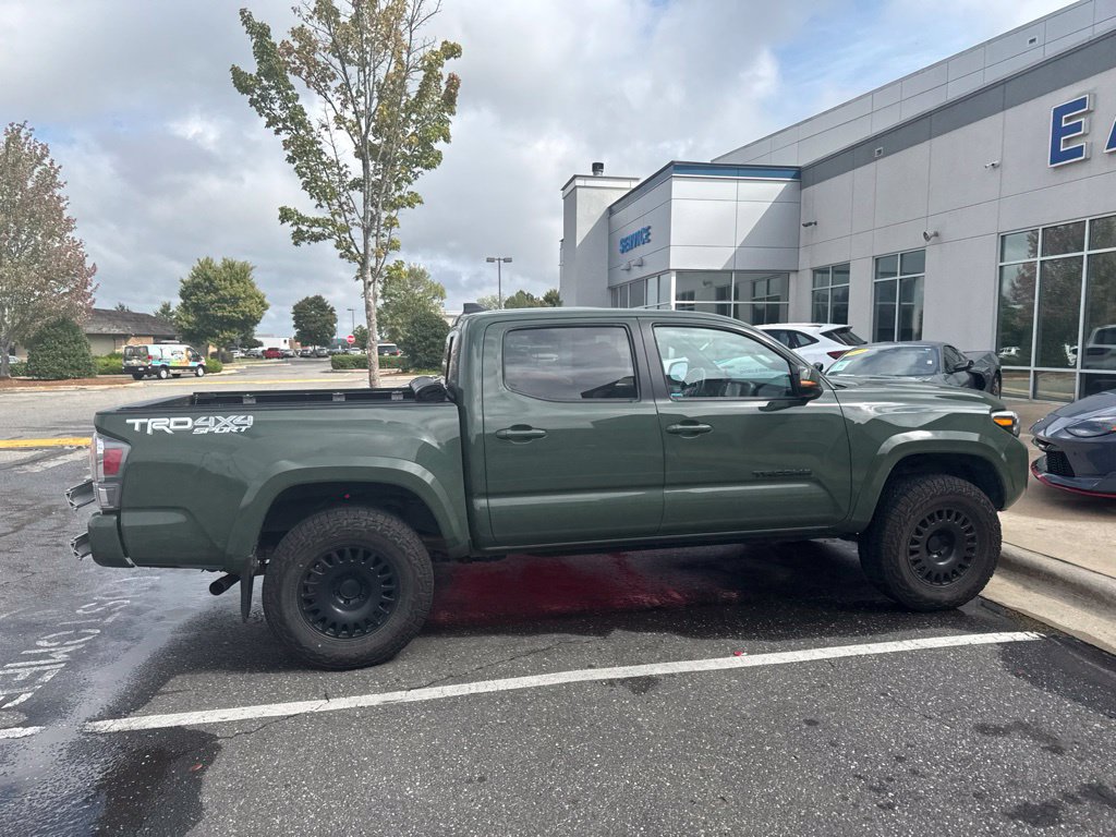 Used 2021 Toyota Tacoma TRD Sport w/ TRD Premium Sport Package AWD/4WD image 6