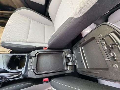 Used 2018 Toyota RAV4 LE Plus image 14