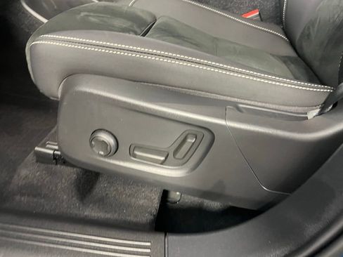 Used 2023 Volvo XC40 B5 Ultimate w/ Protection Package image 28