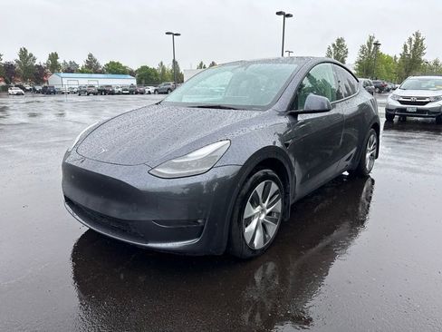 Used 2023 Tesla Model Y Long Range AWD/4WD image 3
