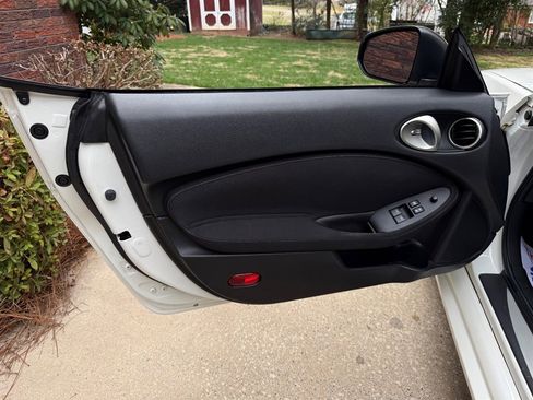 Used 2020 Nissan 370Z Coupe image 39