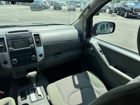 Used 2018 Nissan Frontier SV RWD image 17