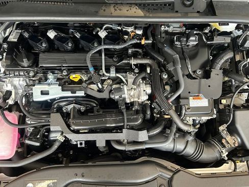 Used 2025 Toyota Prius Plug-In Hybrid image 19