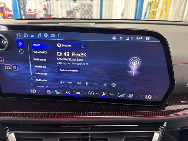 Used 2025 Chevrolet Traverse RS AWD/4WD image 29