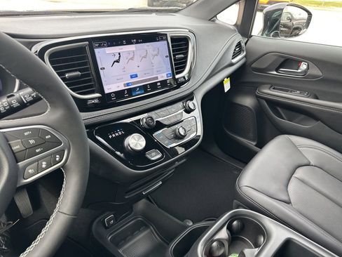New 2026 Chrysler Pacifica Select image 71