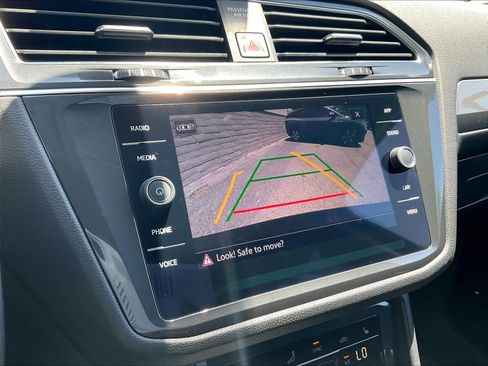 Certified 2023 Volkswagen Tiguan SE FWD image 21