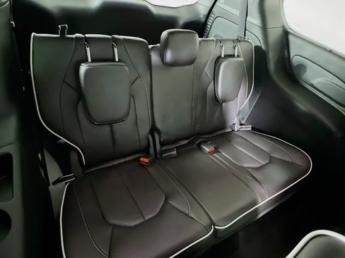 New 2027 Chrysler Pacifica Limited AWD/4WD image 29