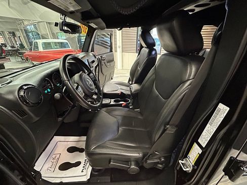 Used 2015 Jeep Wrangler Unlimited Sahara AWD/4WD image 52