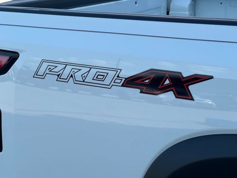 Used 2025 Nissan Frontier PRO-4X AWD/4WD image 19