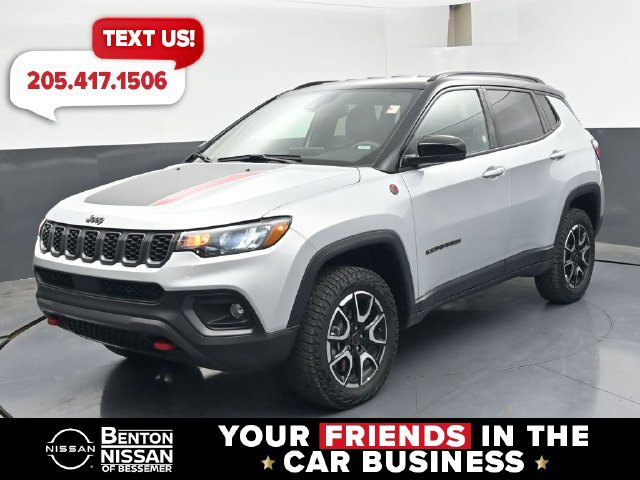Used 2025 Jeep Compass Trailhawk AWD/4WD image 1