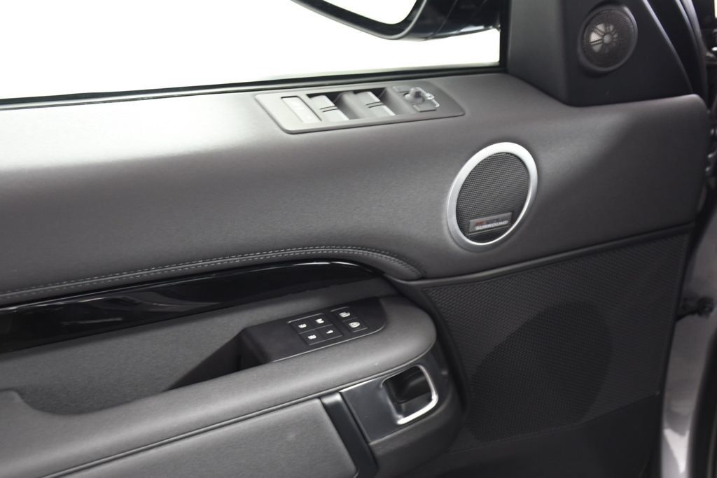 Certified 2025 Land Rover Discovery S AWD/4WD image 15