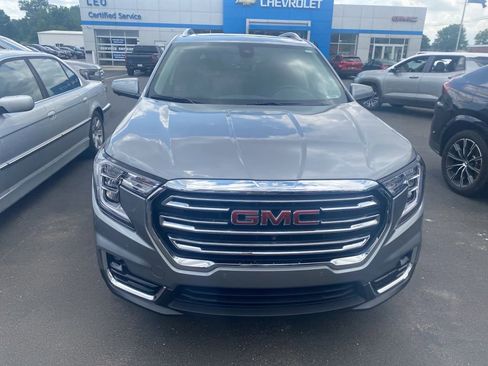 Used 2024 GMC Terrain SLT w/ Infotainment Package II AWD/4WD image 3