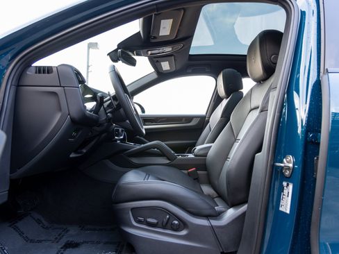 New 2026 Porsche Cayenne Coupe image 25