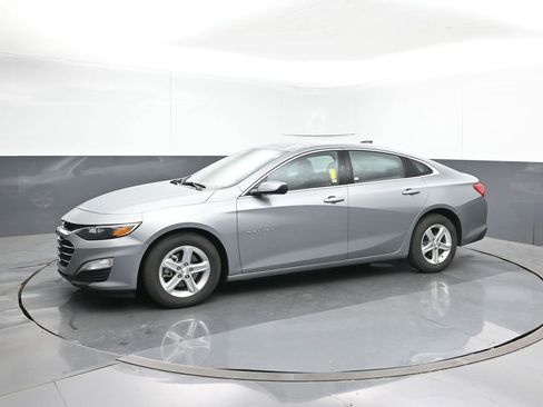 Used 2024 Chevrolet Malibu LS image 2