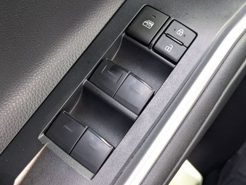 Used 2023 Toyota Highlander XLE FWD image 29